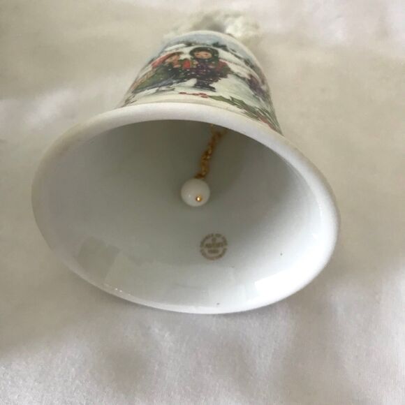 NIB Vintage Avon 1986 Christmas Bell Ice Skate Fine Collectible Like NEW! - Picture 8 of 8